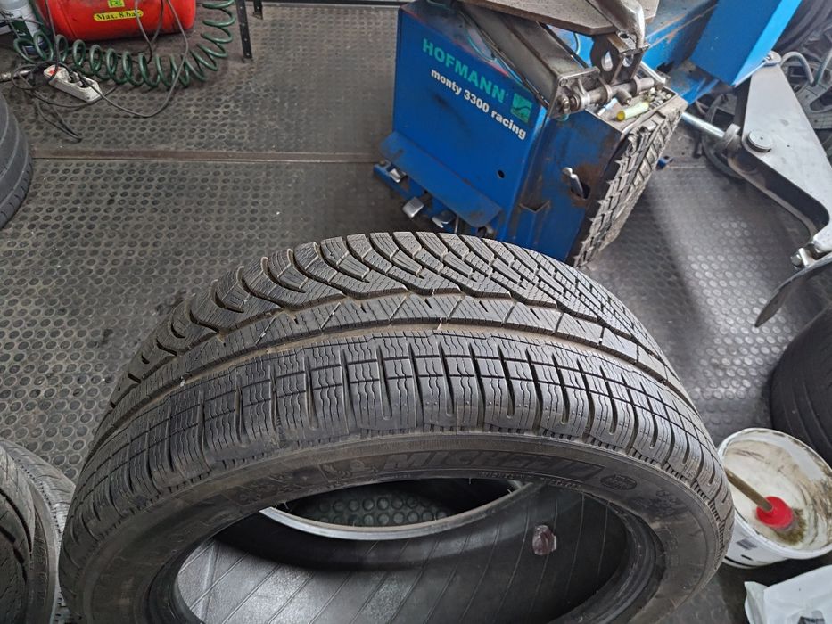 Продам зимнюю резину Michelin 235/45/18