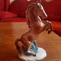 Porcelanowa figurka konia