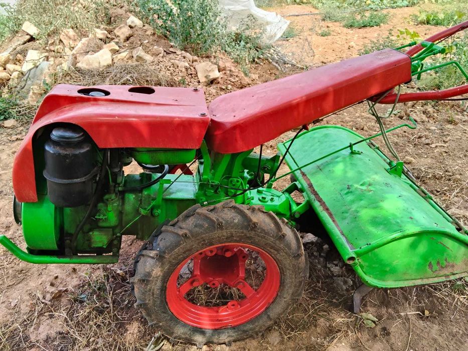 Trator 18 cv com Reboque