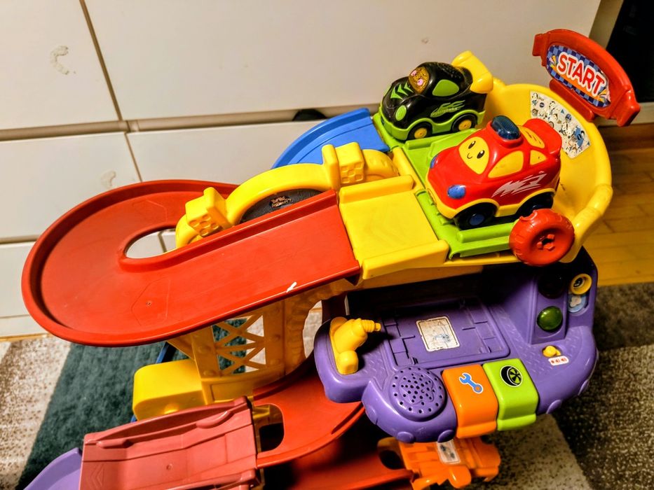 Wysoki Tor wyścigowy duży  auta interaktywne