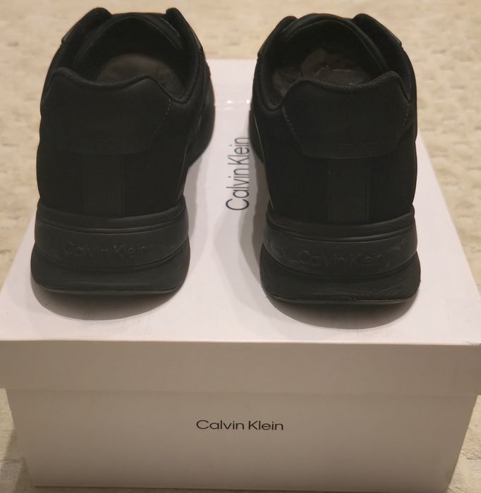 Продам кросівки Calvin