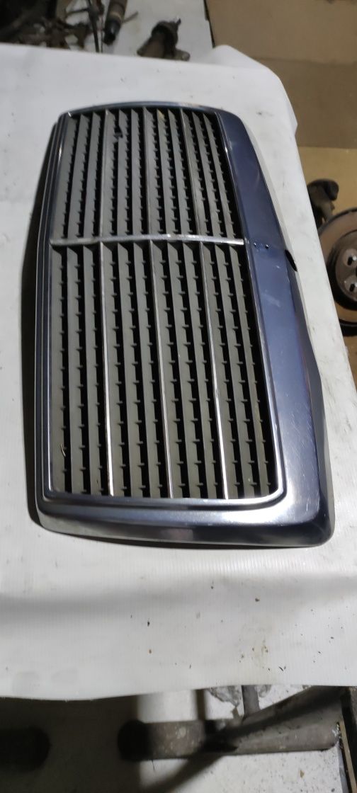 Grill Mercedes W124