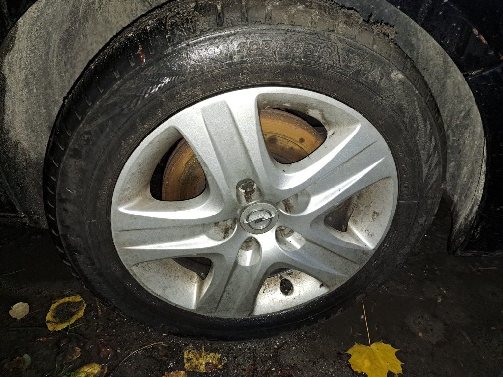 Komplet kół z kołpakami Opel OE 7.0" x 16" 5x110