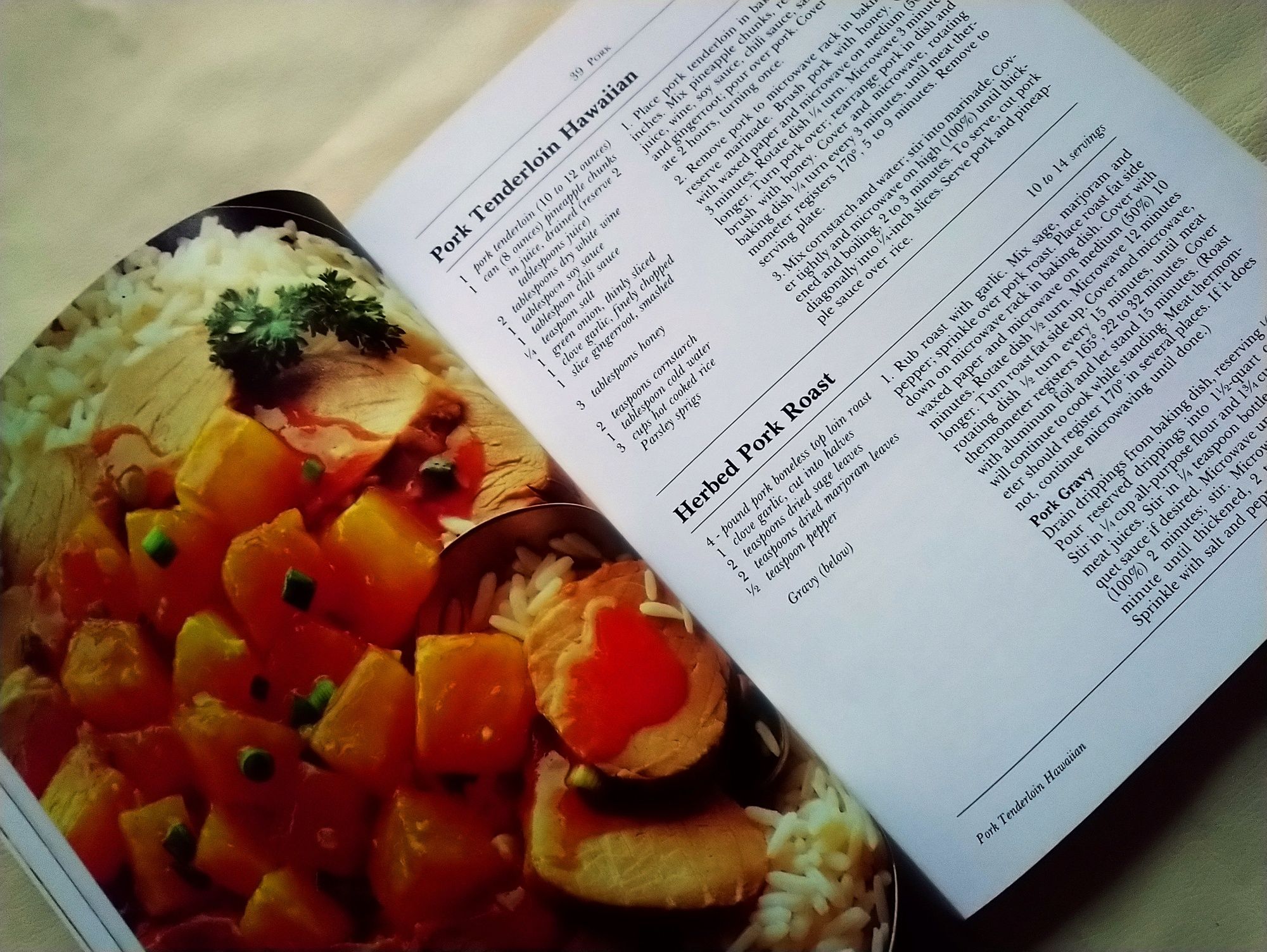 Книга кулінарна Betty Crocker's Microwave Cookbook