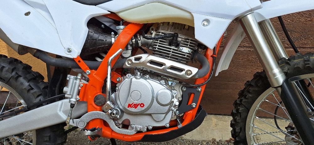 Kayo K2 Enduro 250 cm³ 2024, 45 mth, jak nowy + ProTaper, Mitas