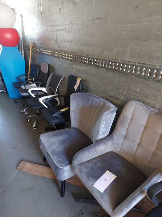 Fotele powystawowe nowe