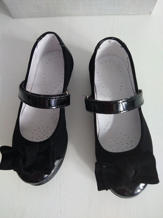 Czarne eleganckie balerinki z kokardkami 27 Kornecki