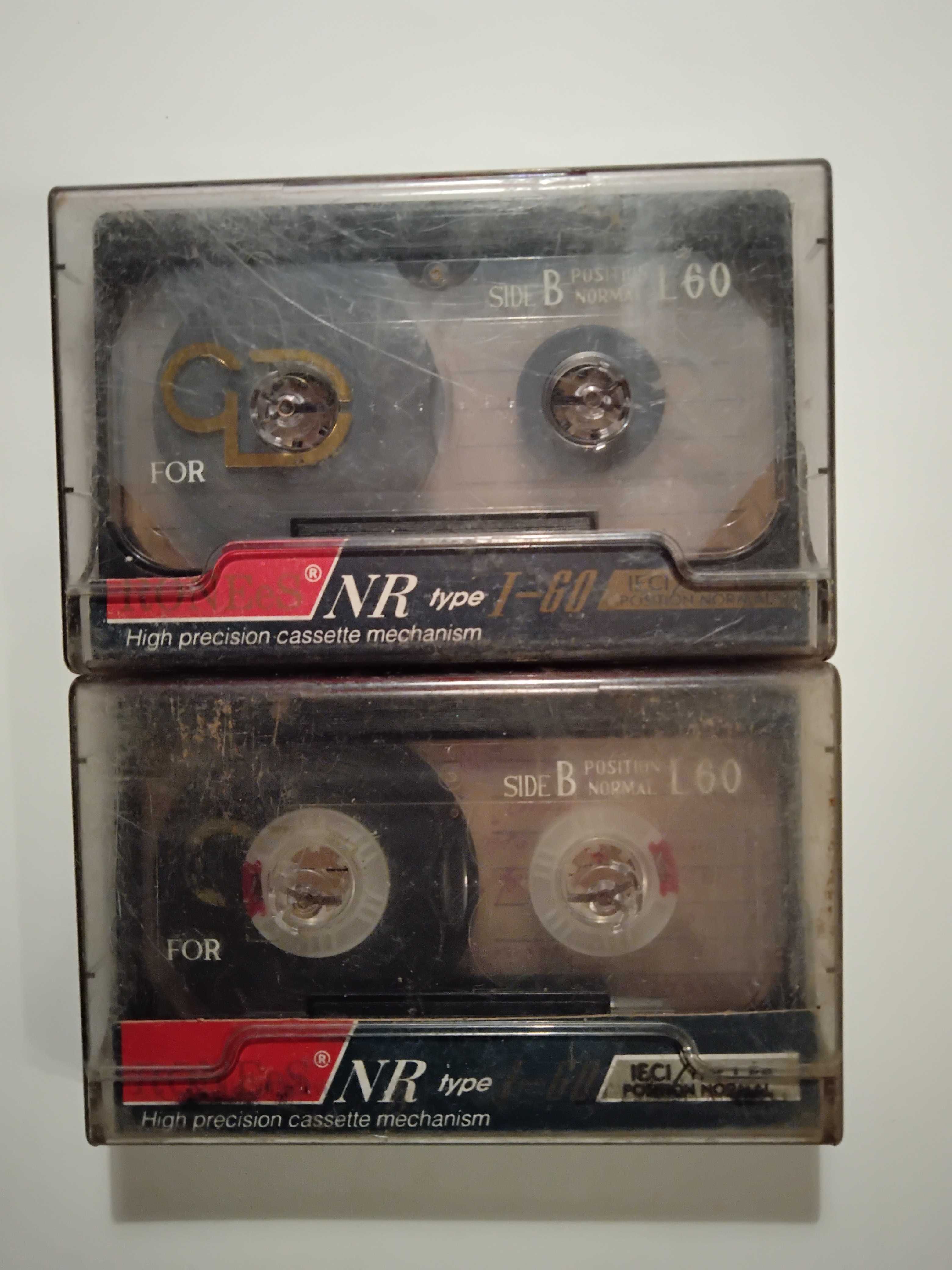 Аудио-кассеты RONEeS L-60 , 60-минутные , две штуки .