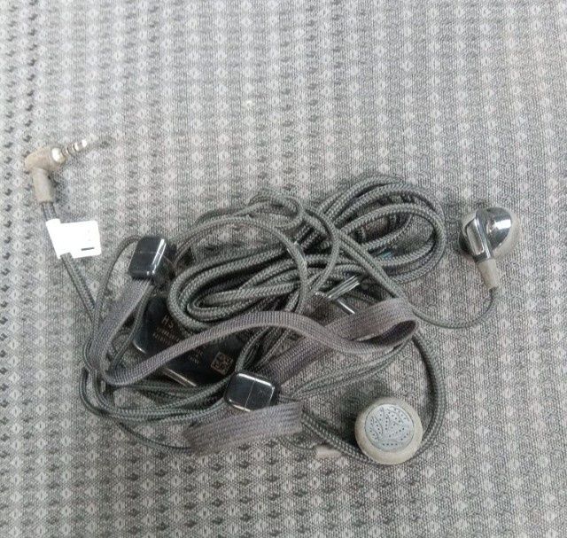 Гарнітура для мобільного.