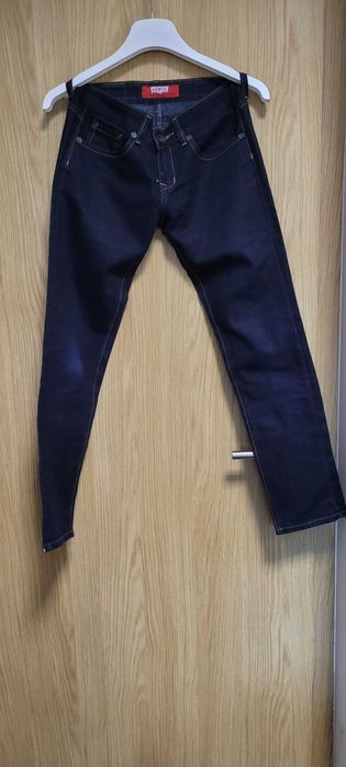 Spodnie jeansowe Levi's. Jeansy rozmiar 29/S