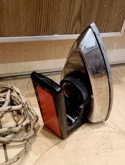 Утюг дорожный советский.