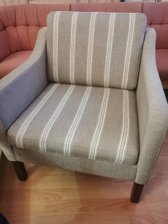 Piękny fotel, lite drewno, kolor beżowy