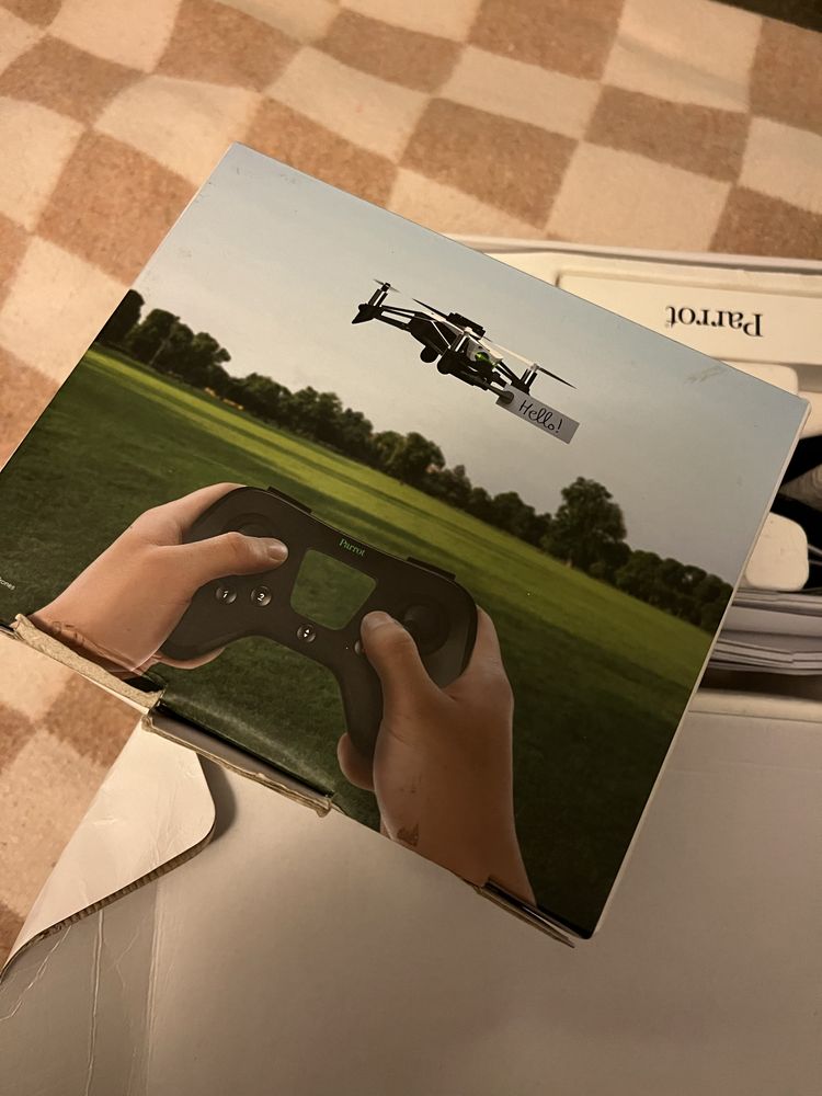 Parrot flypad minidrone. Bluetooth.