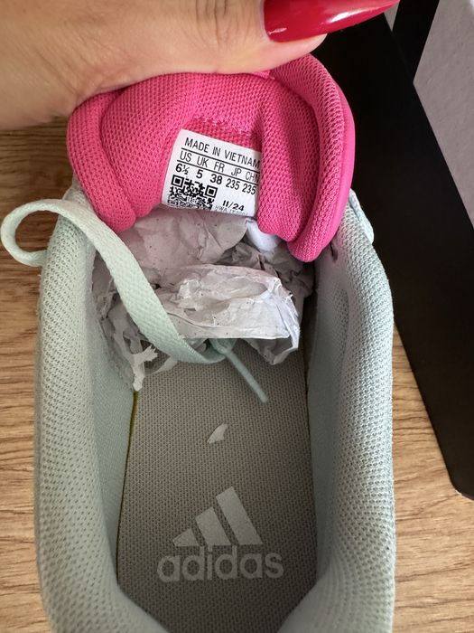 Кросівки adidas 38 розмір нові