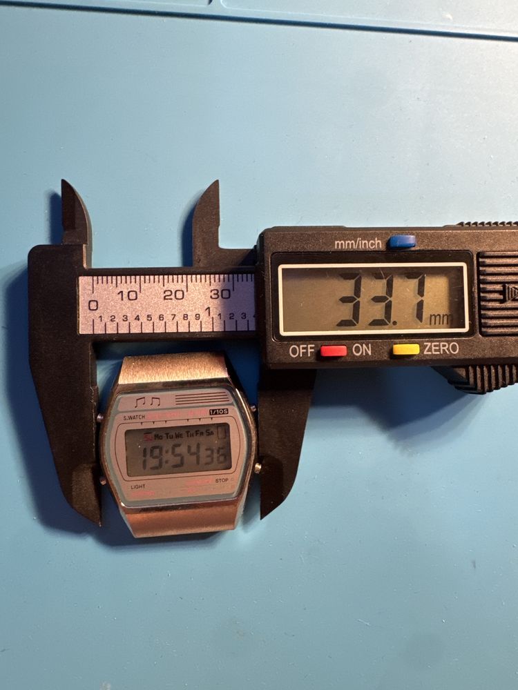 Zegarek elektroniczny melody PRL sprawny