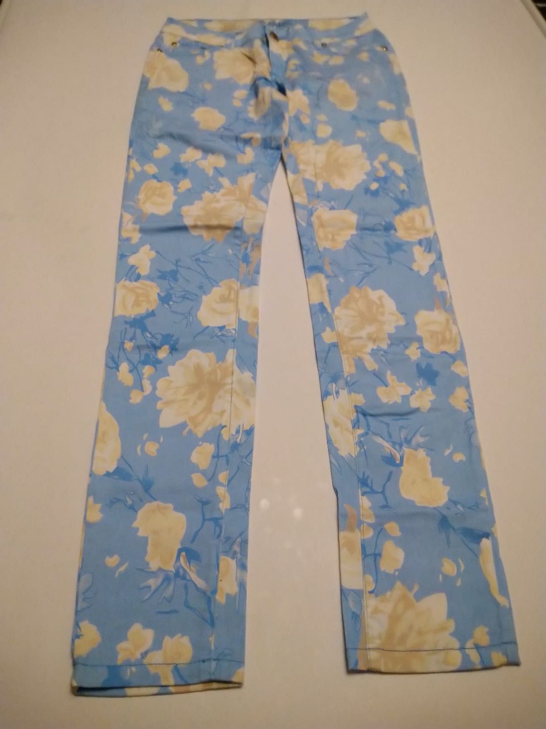 spodnie niebieskie w kwiaty rozmiar 38