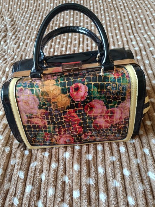 Сумка жіноча лакова