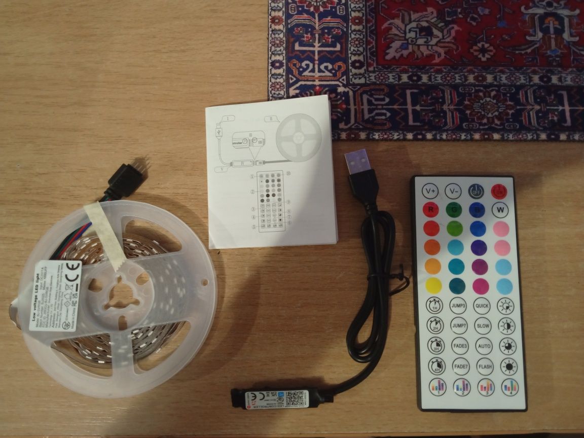 Світлодіодна стрічка RGB 5м з USB, пультом і керуванням через додаток