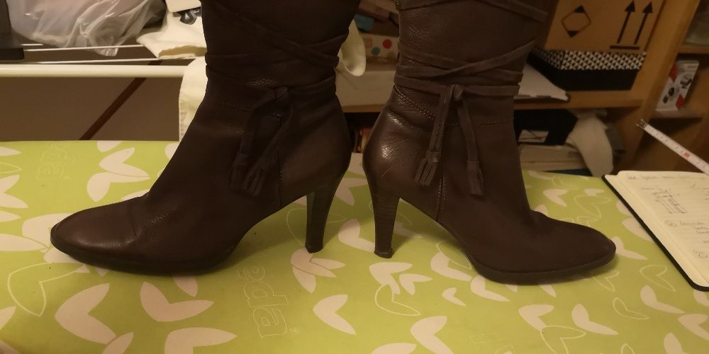 Buty jesienne zimowe kozaki długie 39 brązowe skórzane