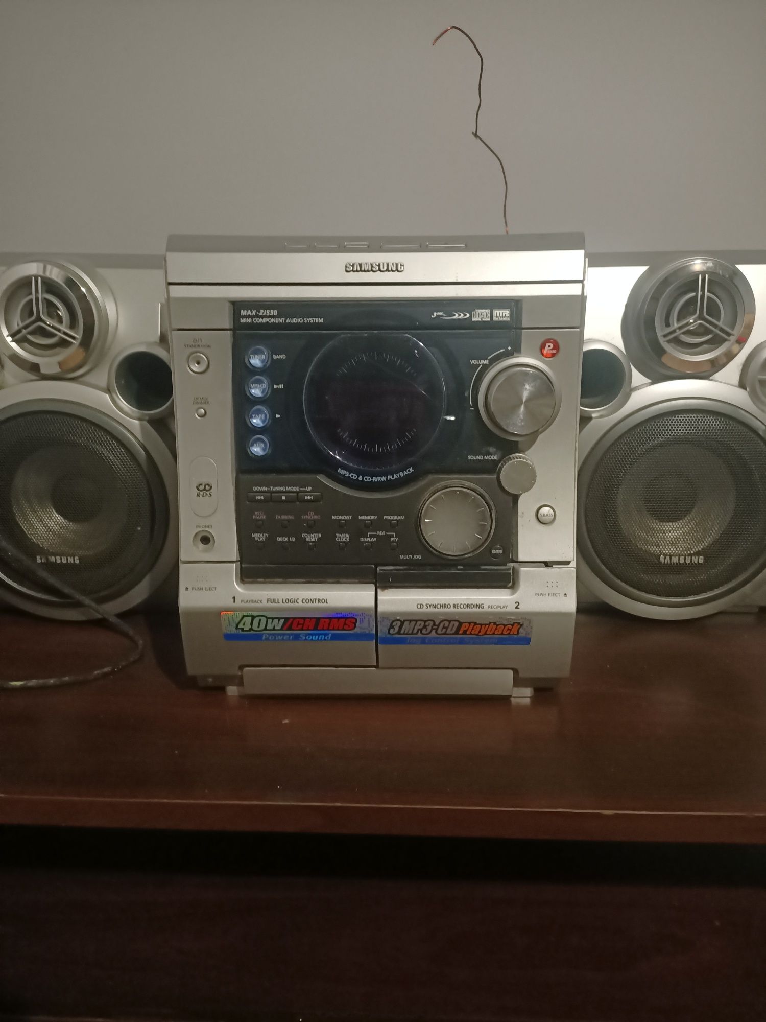 Wieża Samsung radio magnetofon dwu kasetony  i. CD. na trzy płyty.  i