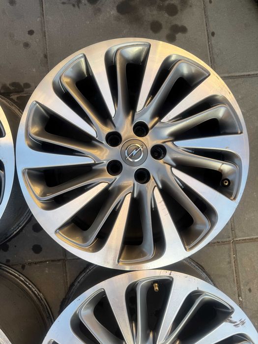 Felgi aluminiowe 7.5Jx18H2 ET37 5x110 Opel Vectra Zafira Astra Merivo