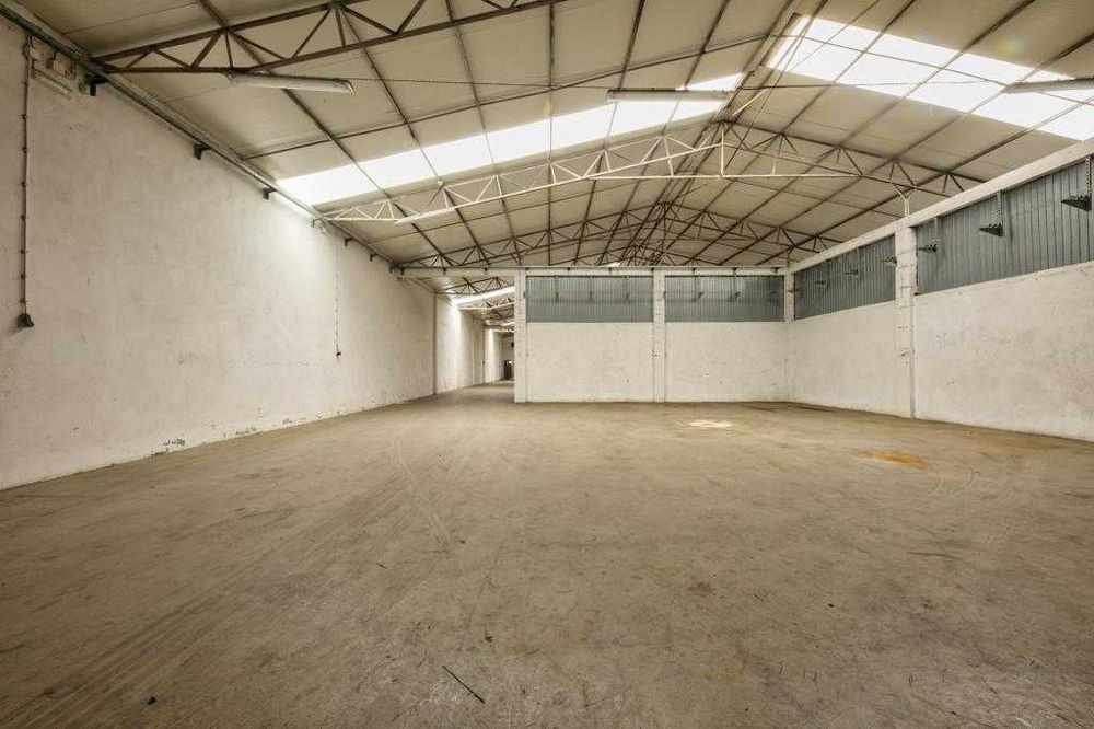 ALUGO ARMAZÉM COM CERCA DE 1000 M2
