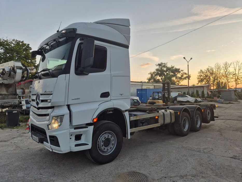 Mercedes-Benz Actros 3551 8x4, 8.2m rama dl, pomoc drogowa, holownik, 417 000km  pomoc drogowa, holownik, silos, mieszalnia pasz, rama do zabudowa aroc