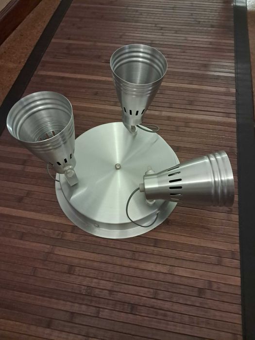 Candeeiro com três projectores