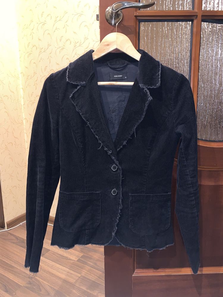 Пиджак черный вельветовый с вышивкой