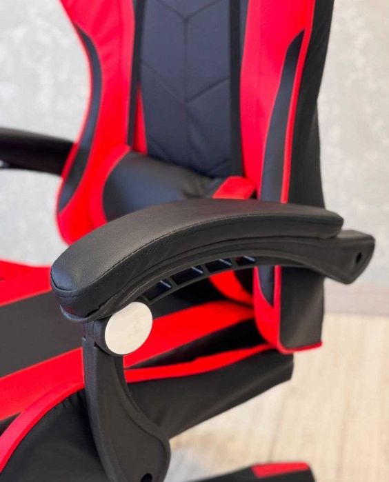 Геймерське крісло EC Gaming з підставкою для ніг