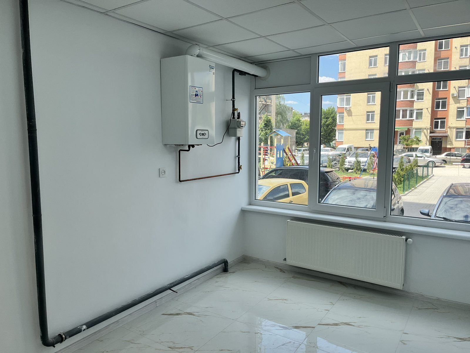 Продається комерційне приміщення з ремонтом, 57 кв.м, вул.Злуки