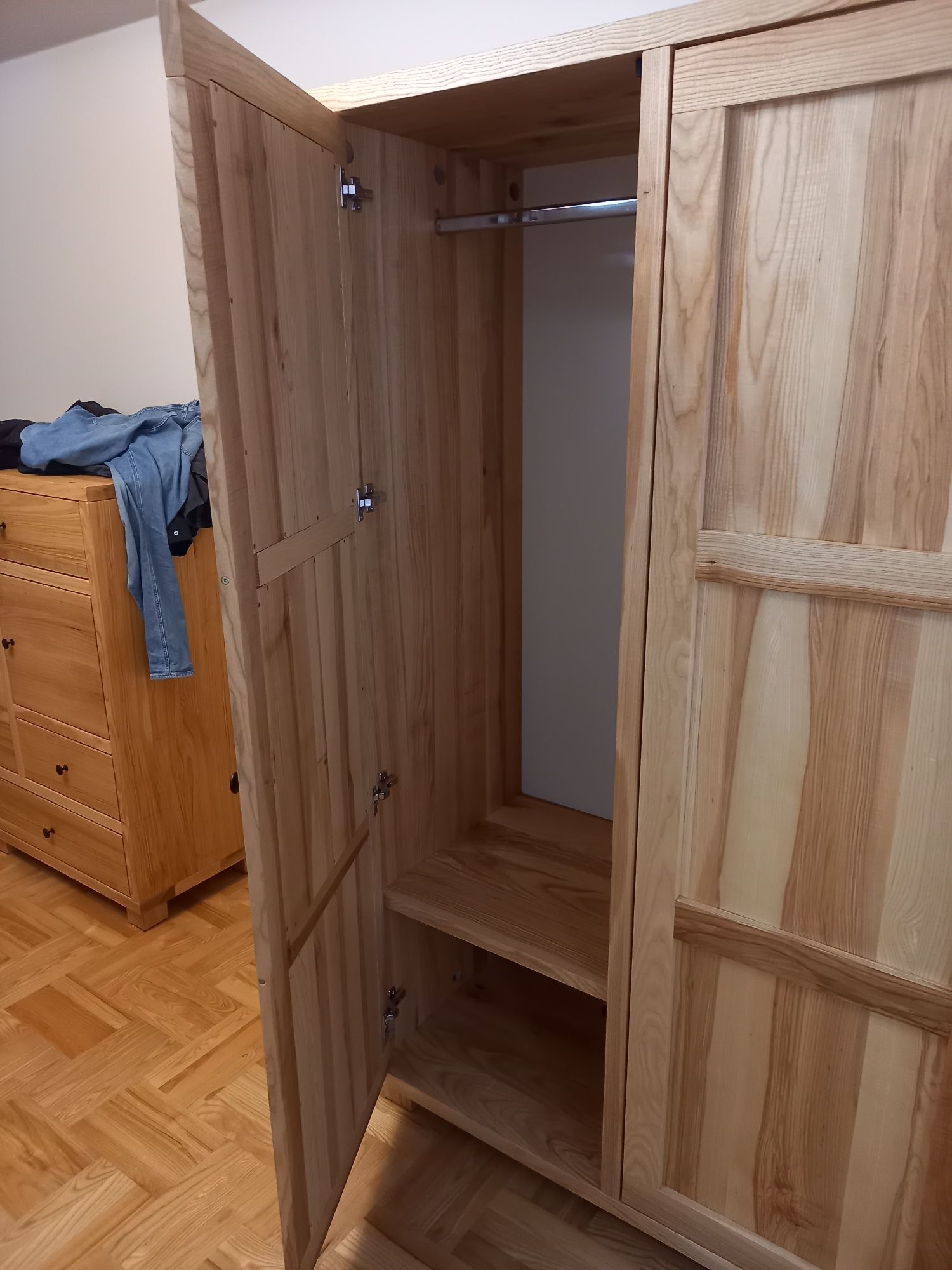 Piękna drewniana szafa jesionowa/dębowa.