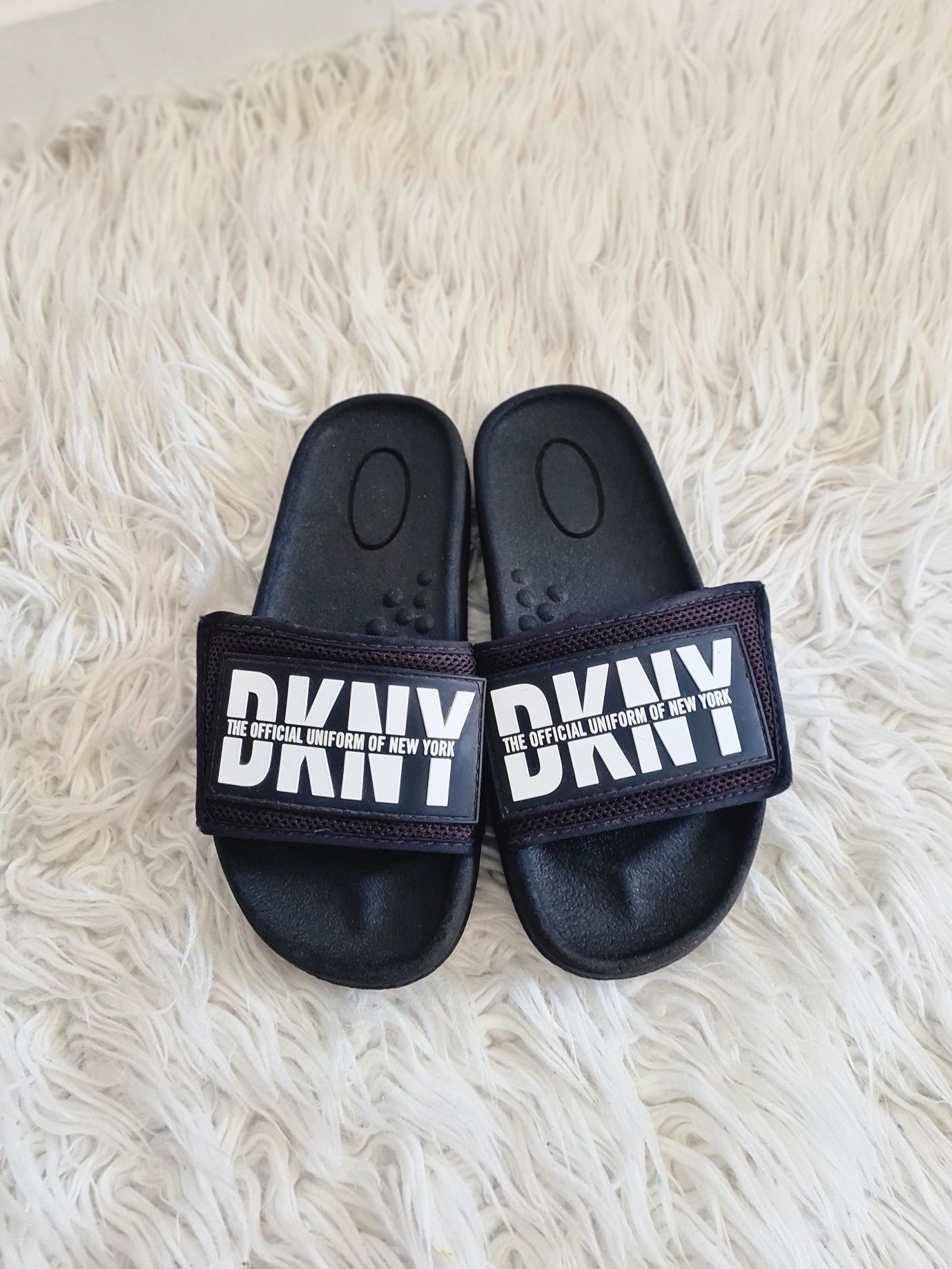 DKNY 33 21,5cm klapki dzieciece sandały czarne