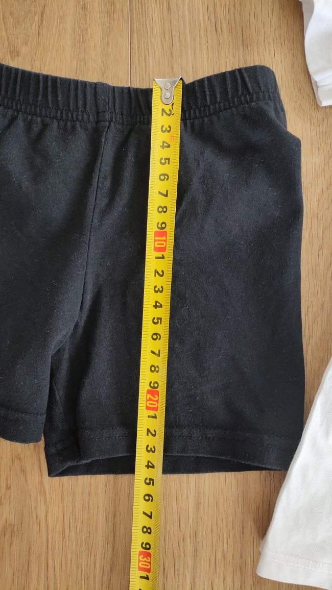 Strój na wf, białe koszulki t-shirt i czarne spodenki, wzrost 122-128