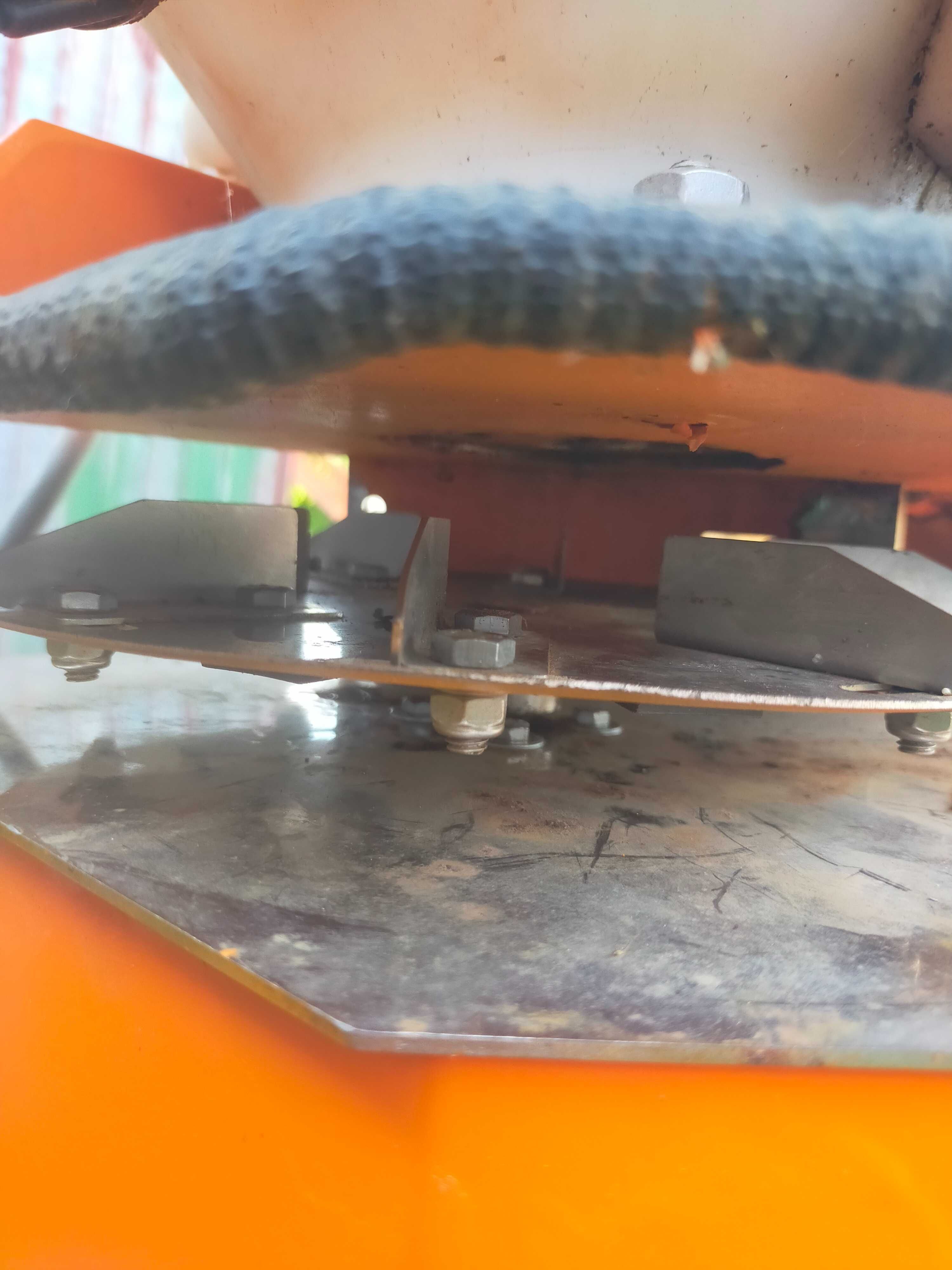 Rozsiewacz LEHNER siewnik poplonów nawozu piasku soli 12 Volt