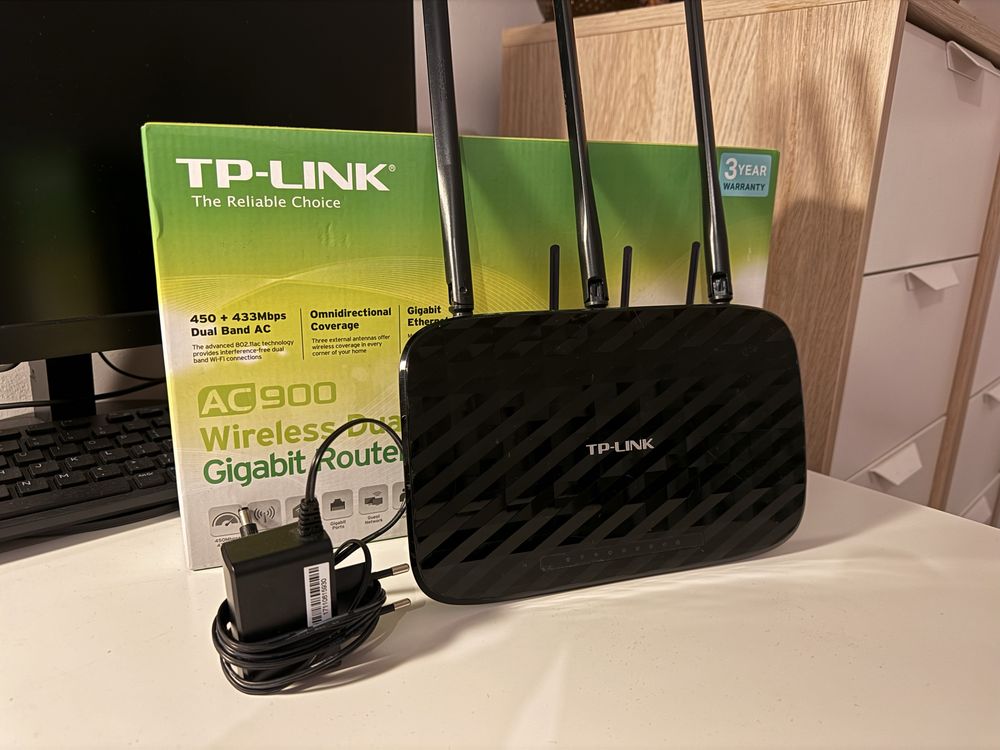 Tp-link ac900 dual band wifi (2.4 & 5 Ghz) Gigabit ports!