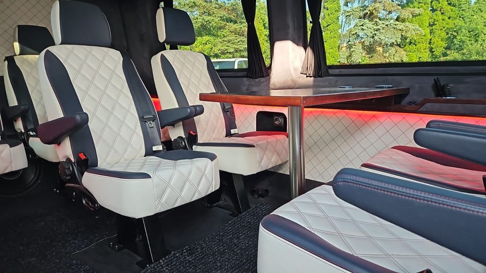 Mercedes Sprinter VIP przewóz osób transfery LOTNISKO Eventy Koncerty