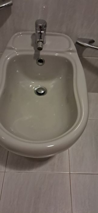 Sanita + Bidé cinzenta