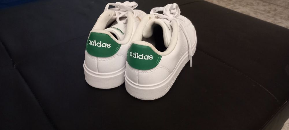 Ténis Adidas Novos