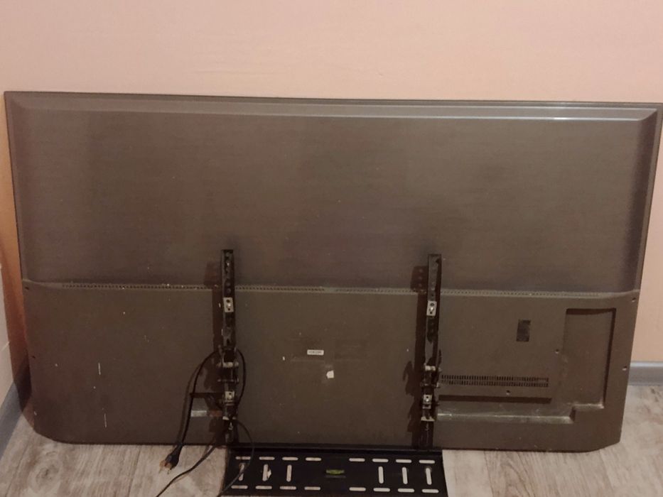 Продам телевізор Ківі треба ремонт