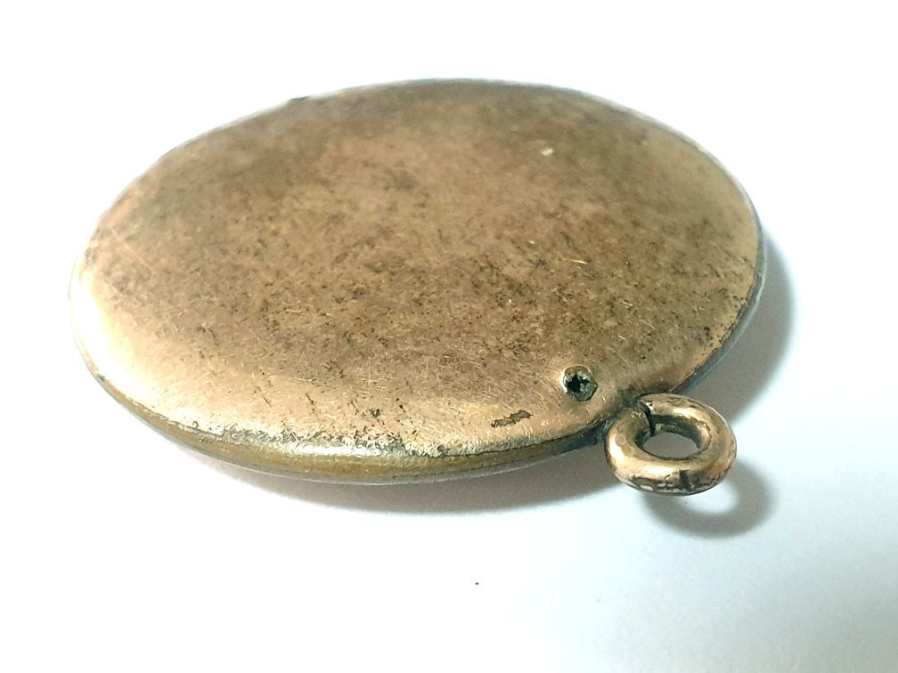 Lindo antigo pendente com plaque de ouro