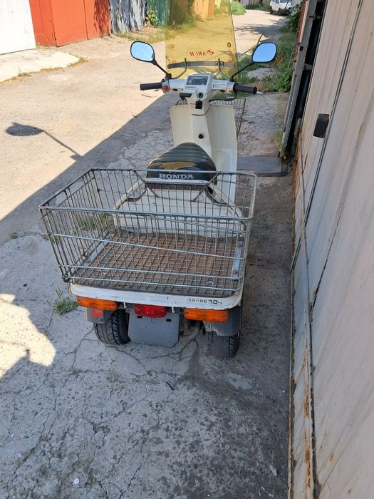 Скутер Хонда гуро UP 50 кубиков.