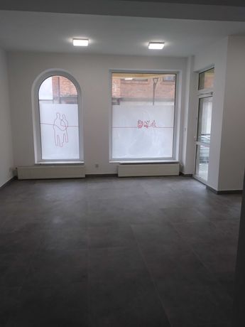 Lokal handlowo-usługowy 40m2 w centrum Koźla z witrynami