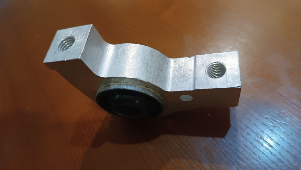 Сайлентблок задний переднего рычага Ситроен С5