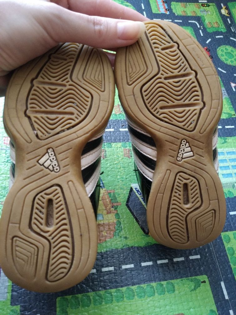 Футбольне взуття Adidas,копи,фут зал!