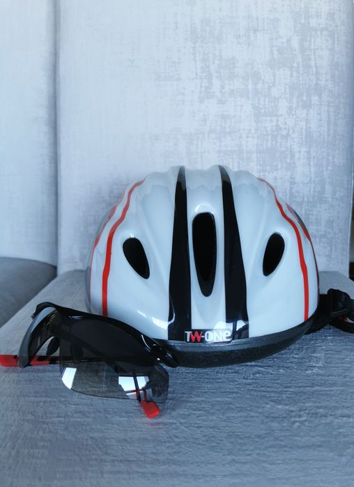 Capacete de ciclismo e óculos