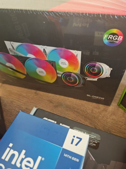 Intel CPU I7-1470k Box, Bord ASUS TUF gaming B760 Plus WiFi e Cooler