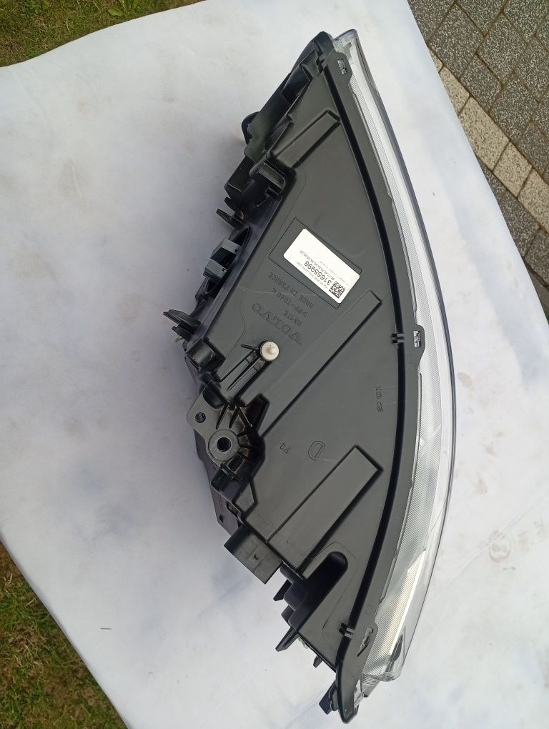 Volvo xc40 reflektor lampa prawy przód full led USA