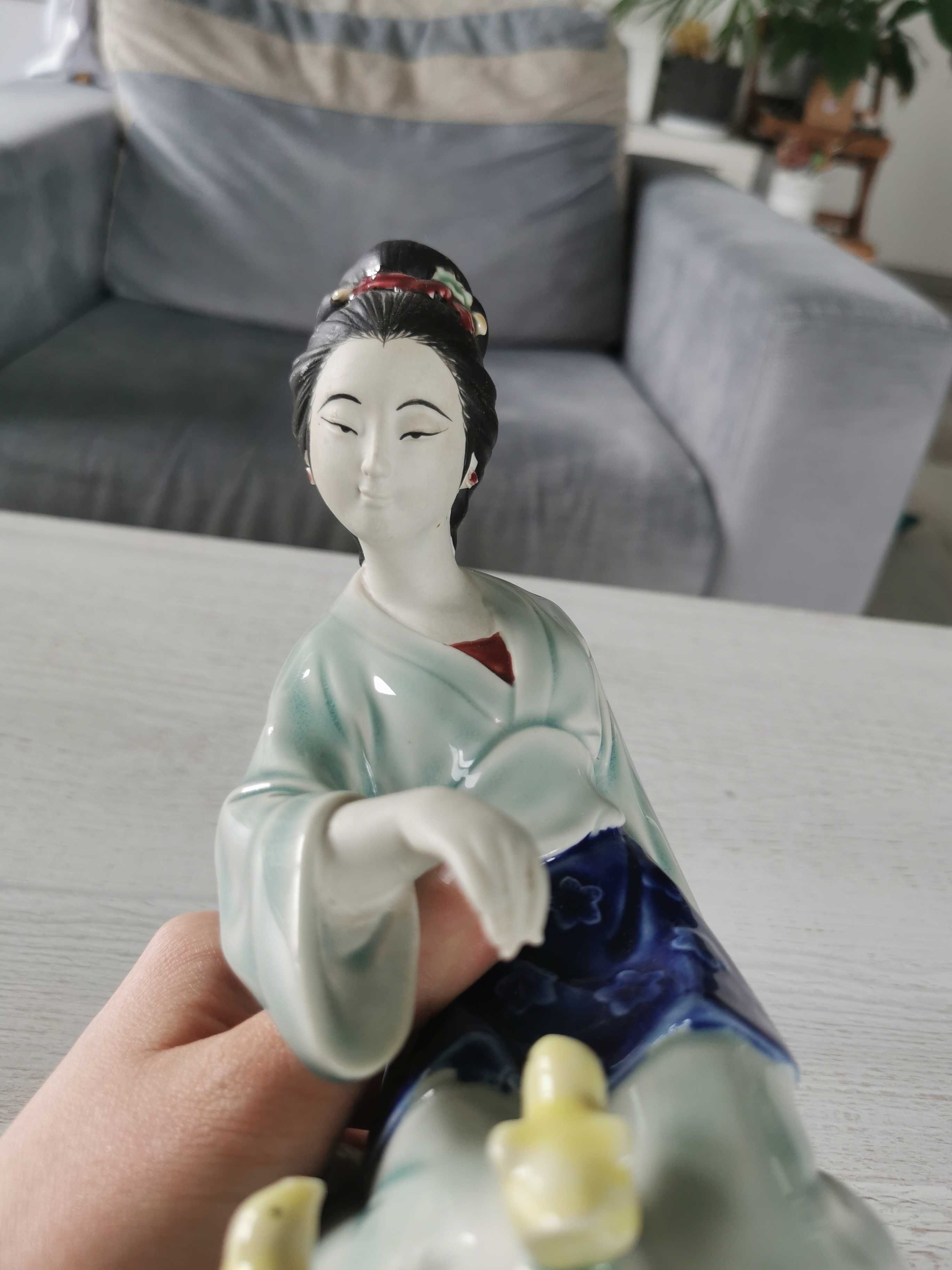Piękna porcelanowa figurka kobiety - Azja / Chiny /Japonia
