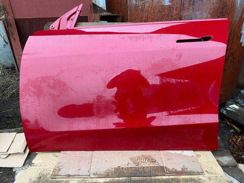 Продам кузовные детали на Теслу